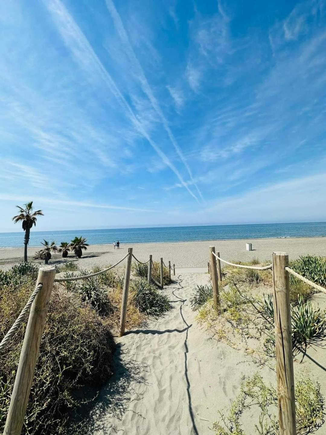 Апартаменты Ferrara Playa Торрокс-Коста Экстерьер фото
